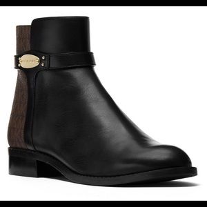Booties Michael Kors. I wore them two times. Size 9